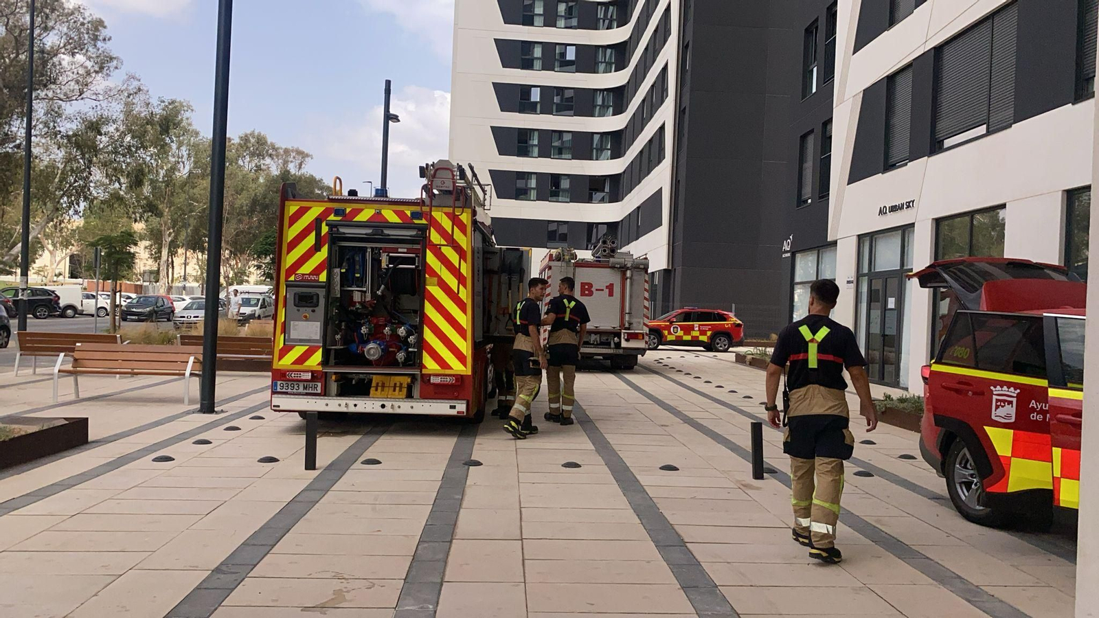 Operativo de bomberos en prácticas junto a la torre de Martiricos Operativo de bomberos en prácticas junto a la torre de Martiricos