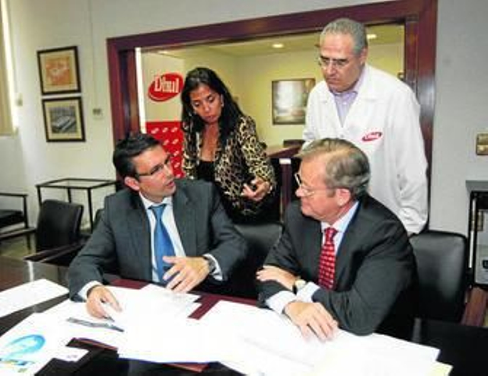 El responsable de Dhul, Carlos Santandreu, junto al delegado de Innovación, Francisco Cuenca.