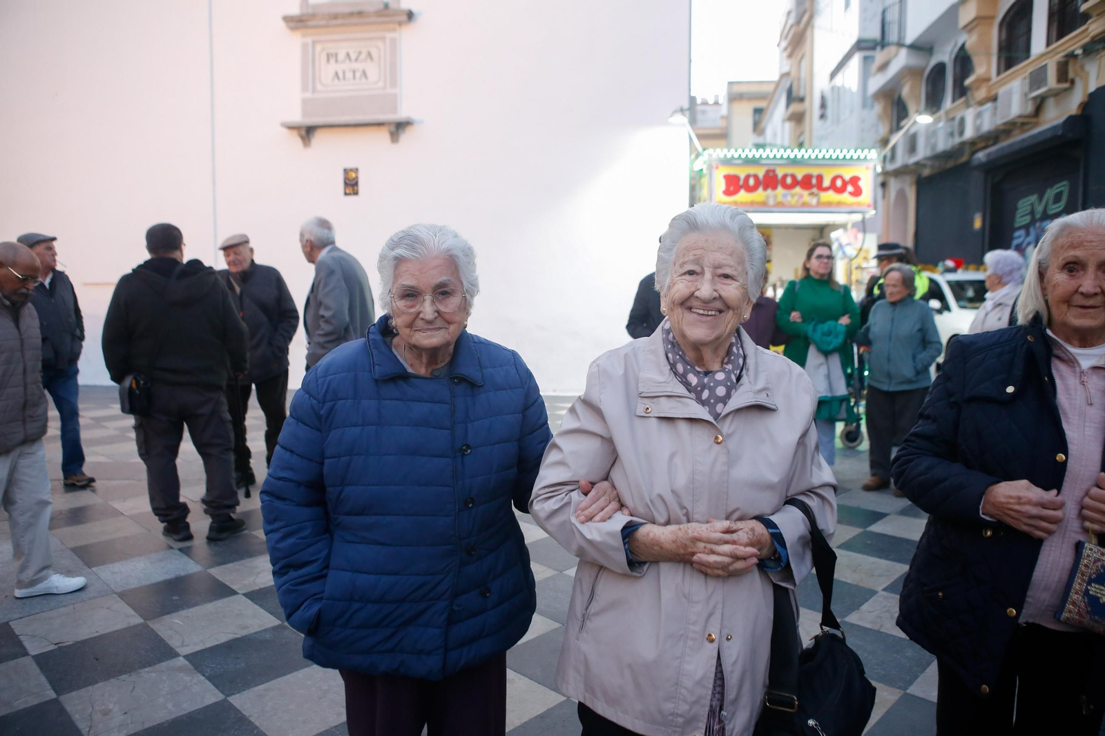 Las fotos del paseo en taxi al alumbrado de Navidad de Algeciras para los mayores