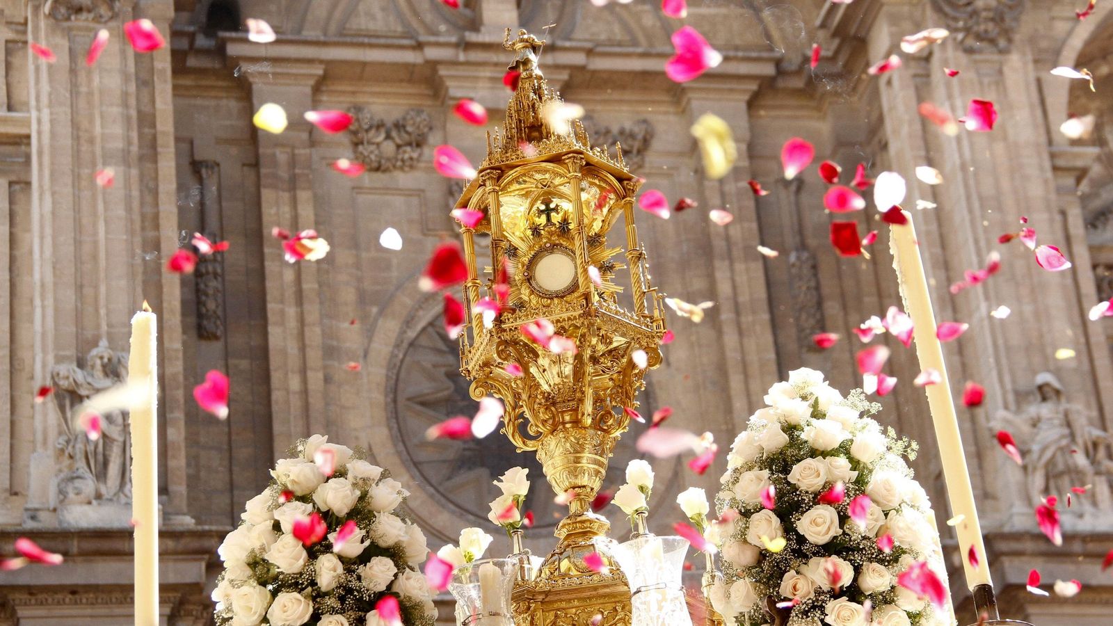 La Previa del Corpus Christi de Granada 2026: Alfombras de claveles y ...