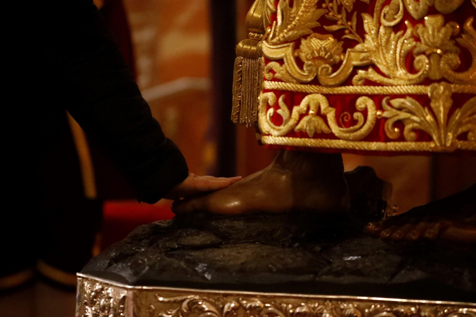 El besapiés del Señor del Prendimiento de Córdoba, en imágenes