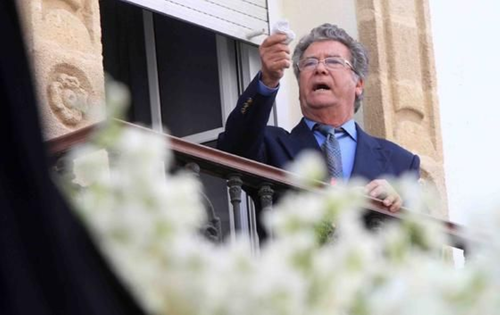 Quejío. La calle Sol fue testigo de una emocionada saeta dirigida a Amor y Sacrificio.

Foto: Vanesa Lobo