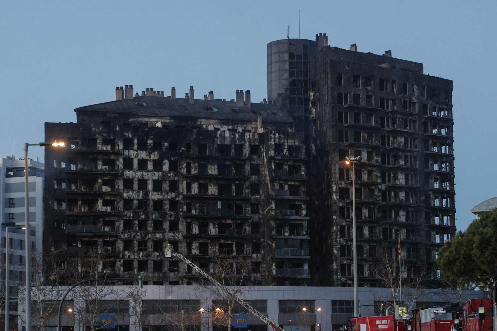Así ha quedado el residencial devorado por las llamas en Valencia Así ha quedado el residencial devorado por las llamas en Valencia