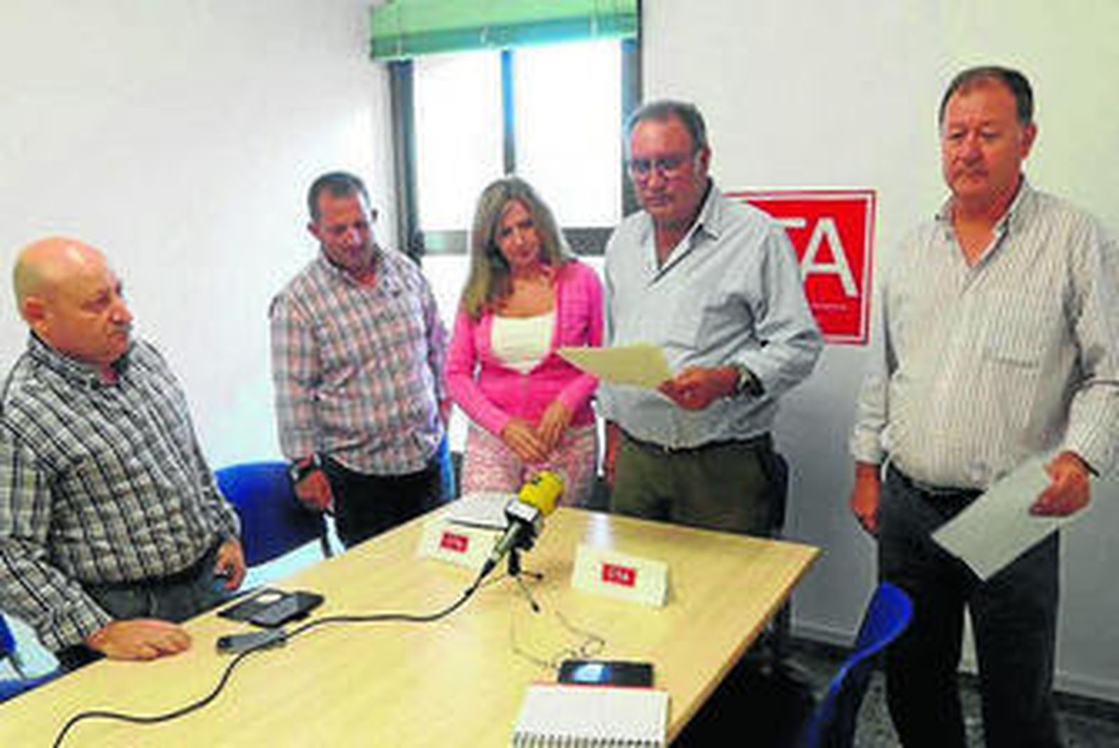 Francisco Moro, con parte de su equipo, en una foto de archivo.