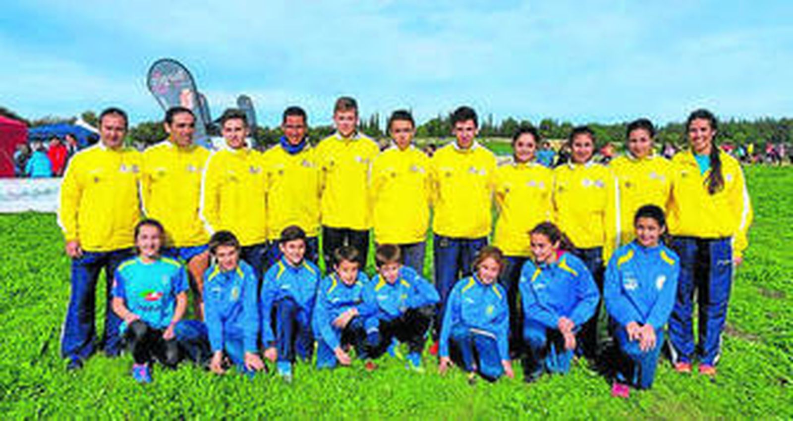 La expedición del Bahía-Promoción (arriba) y Club Inmaculada (abajo).