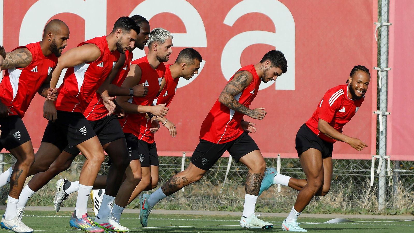 Las fotos del primer entrenamiento del Sevilla FC de la temporada 2025/2026 Las fotos del primer entrenamiento del Sevilla FC de la temporada 2025/2026