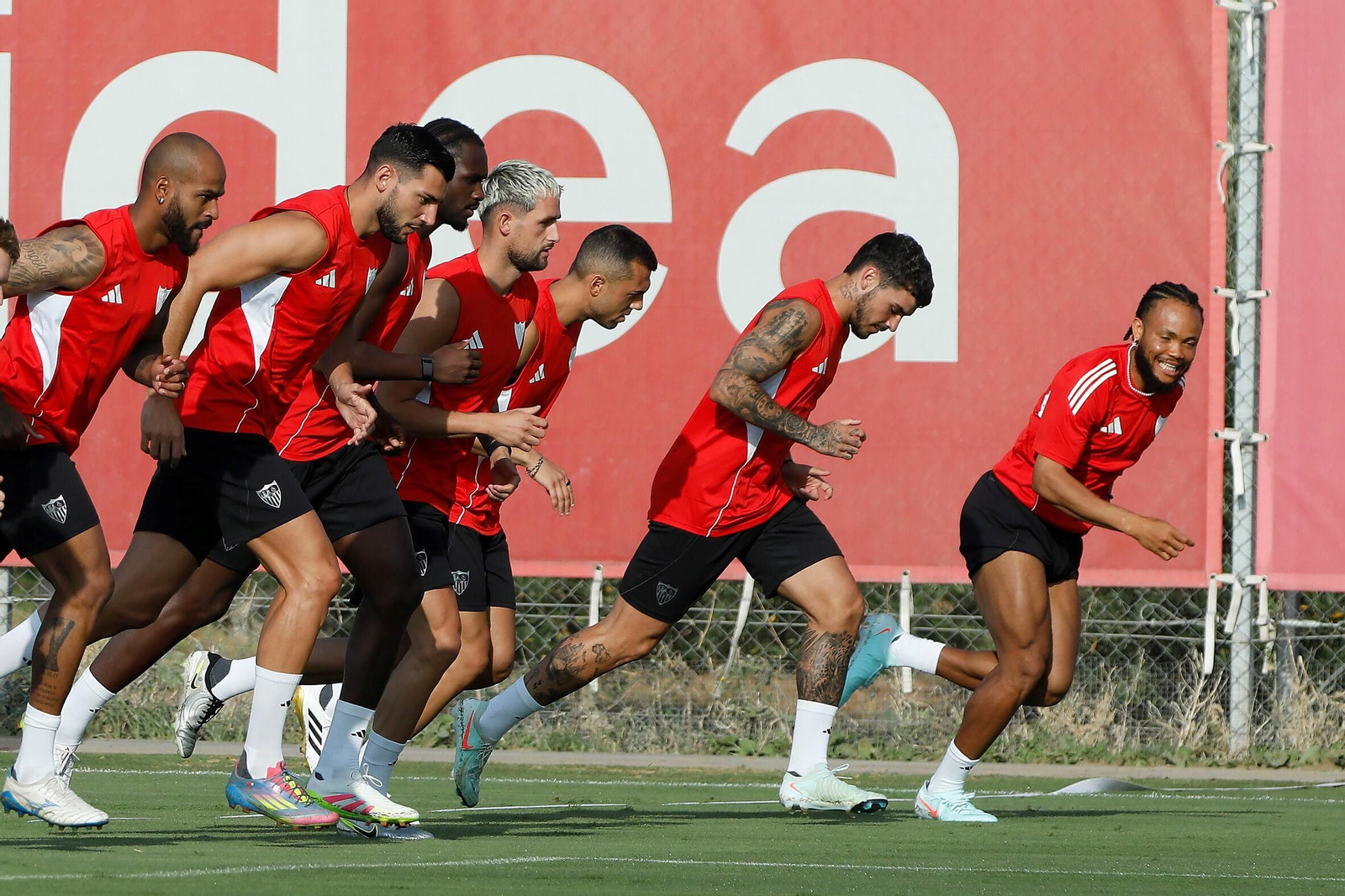 Las fotos del primer entrenamiento del Sevilla FC de la temporada 2025/2026