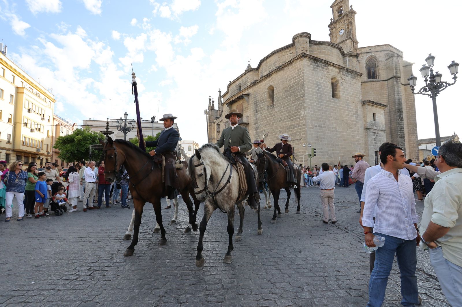 Llegada de la Hermandad del Rocío de Jerez a Santo Domingo