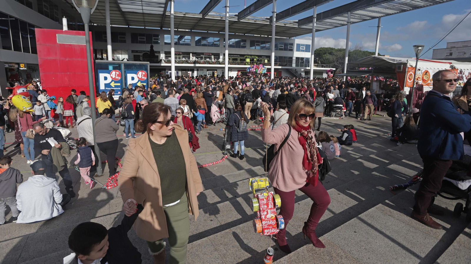 Imágenes del arrastre de latas en Algeciras