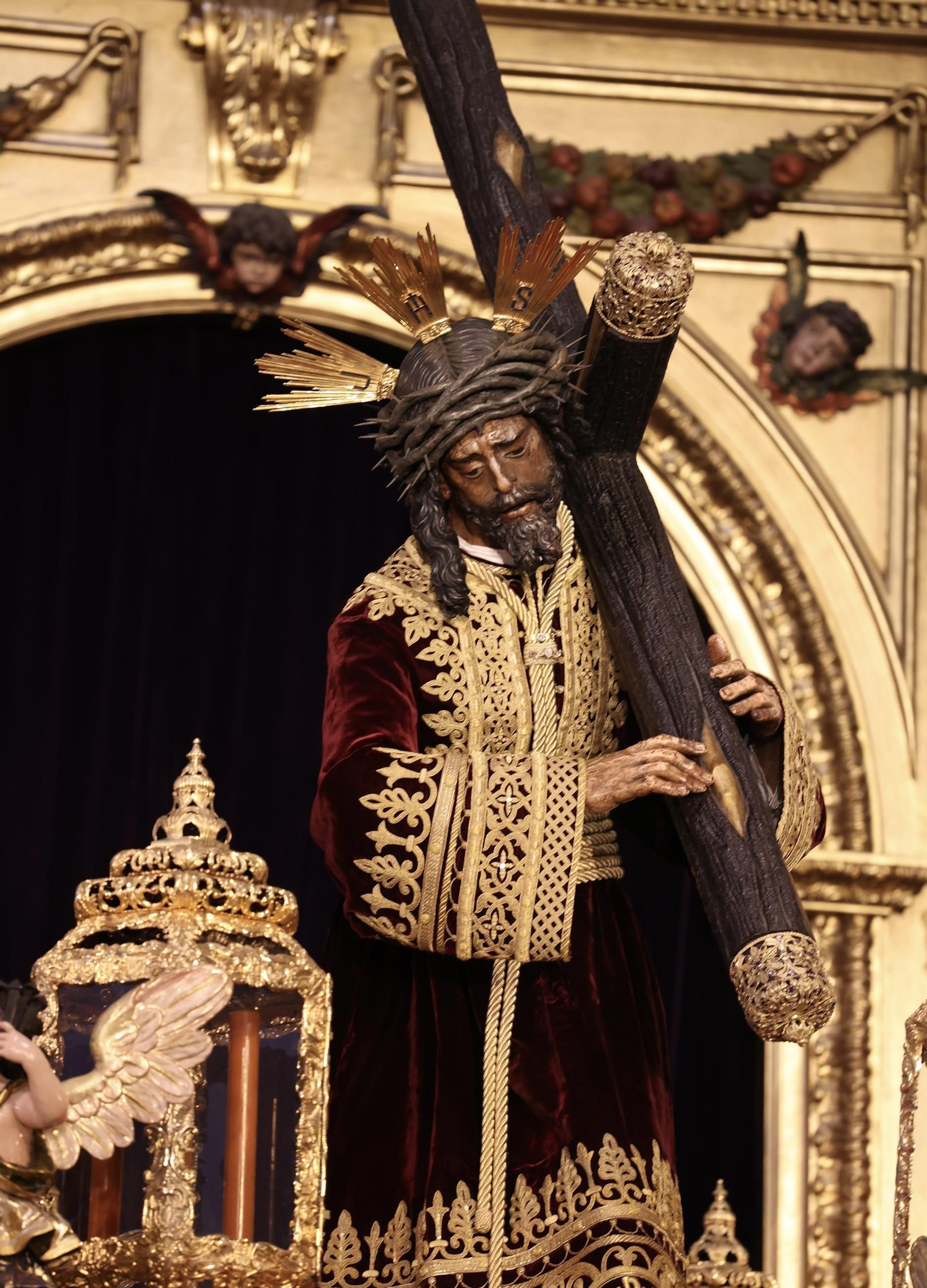 El Gran Poder ya está en su paso con la túnica persa