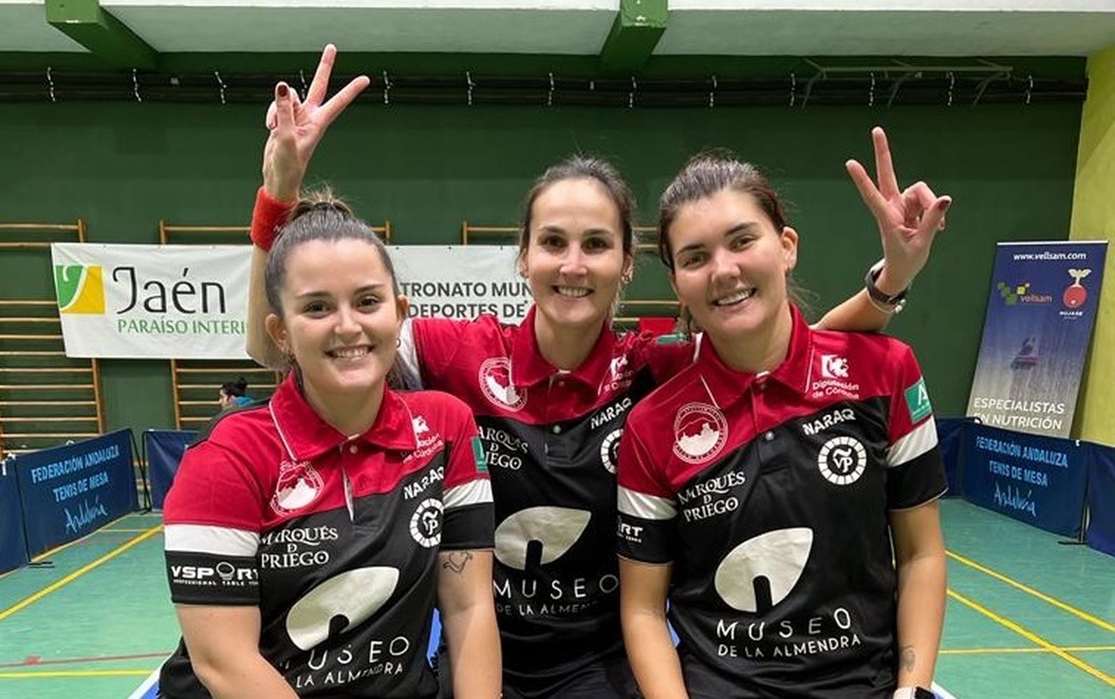 La tripleta prieguense celebra el triunfo en Jaén.