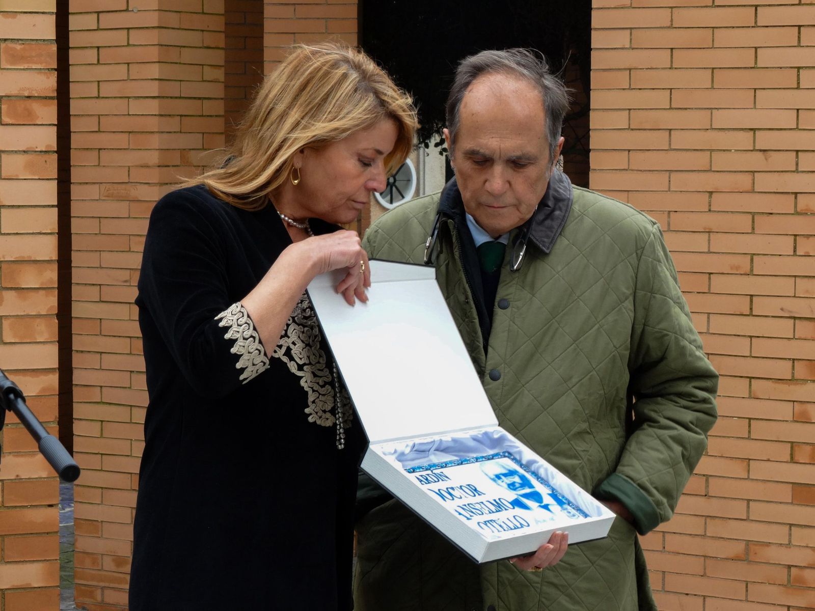 Fotografías de la rotulación del jardín Doctor Anselmo Botello