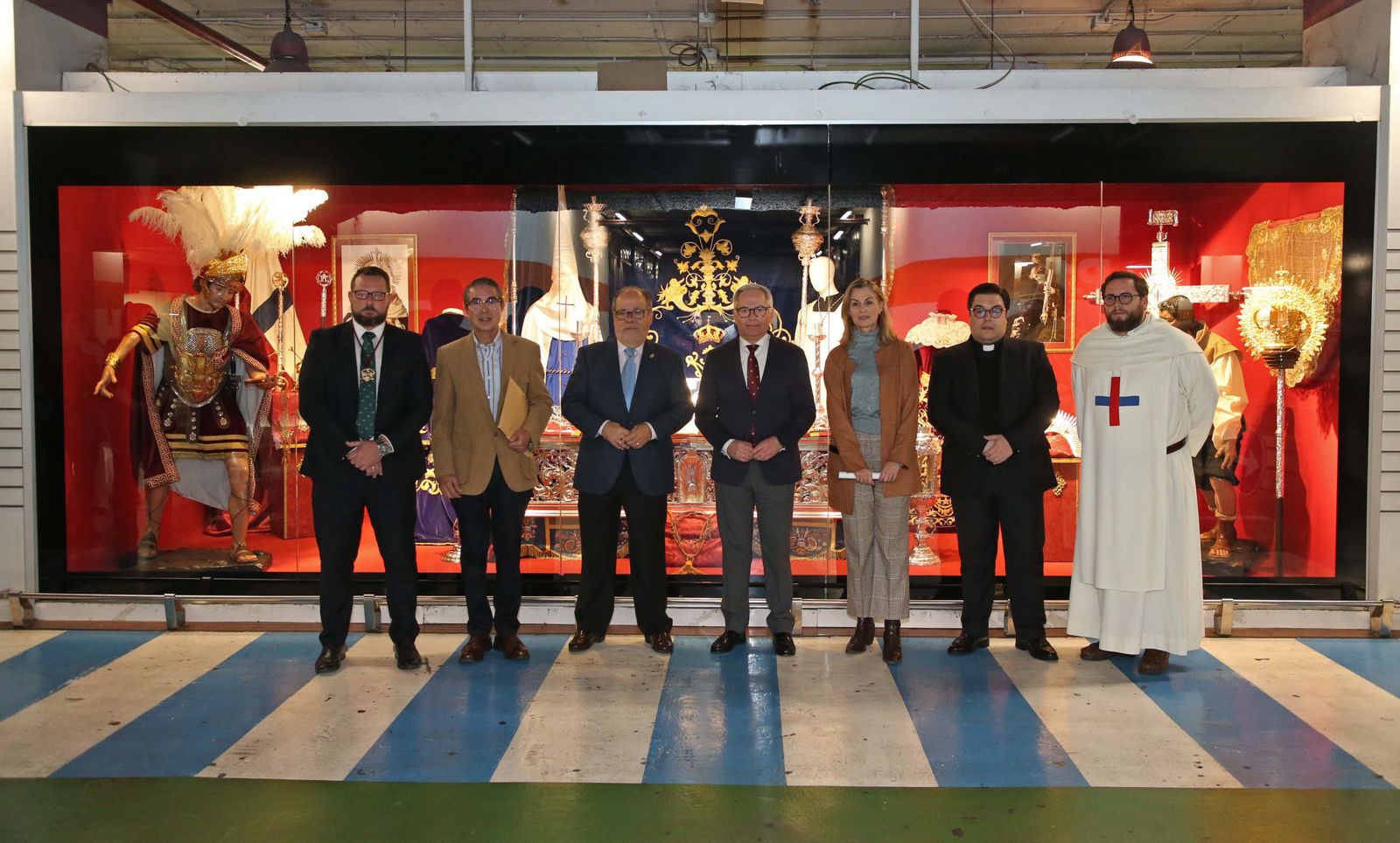 Fotos de la exposición de Enseres Cofrades en el Corte Inglés de Algeciras