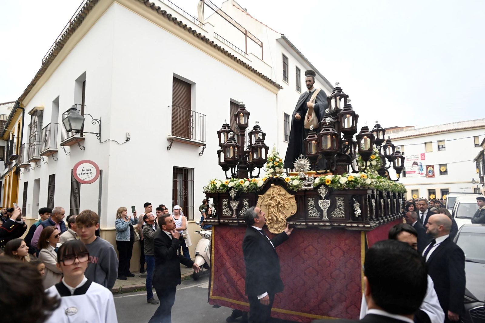 Las mejores imágenes de la procesión en Córdoba del Padre Cristóbal de Santa Catalina