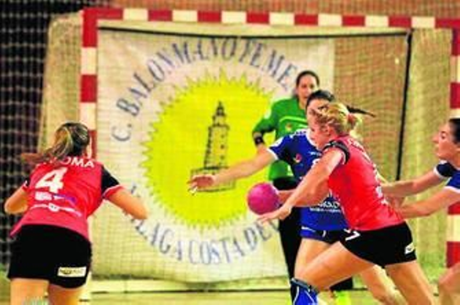 Una imagen del partido de ida entre Clínicas y Bera Bera.