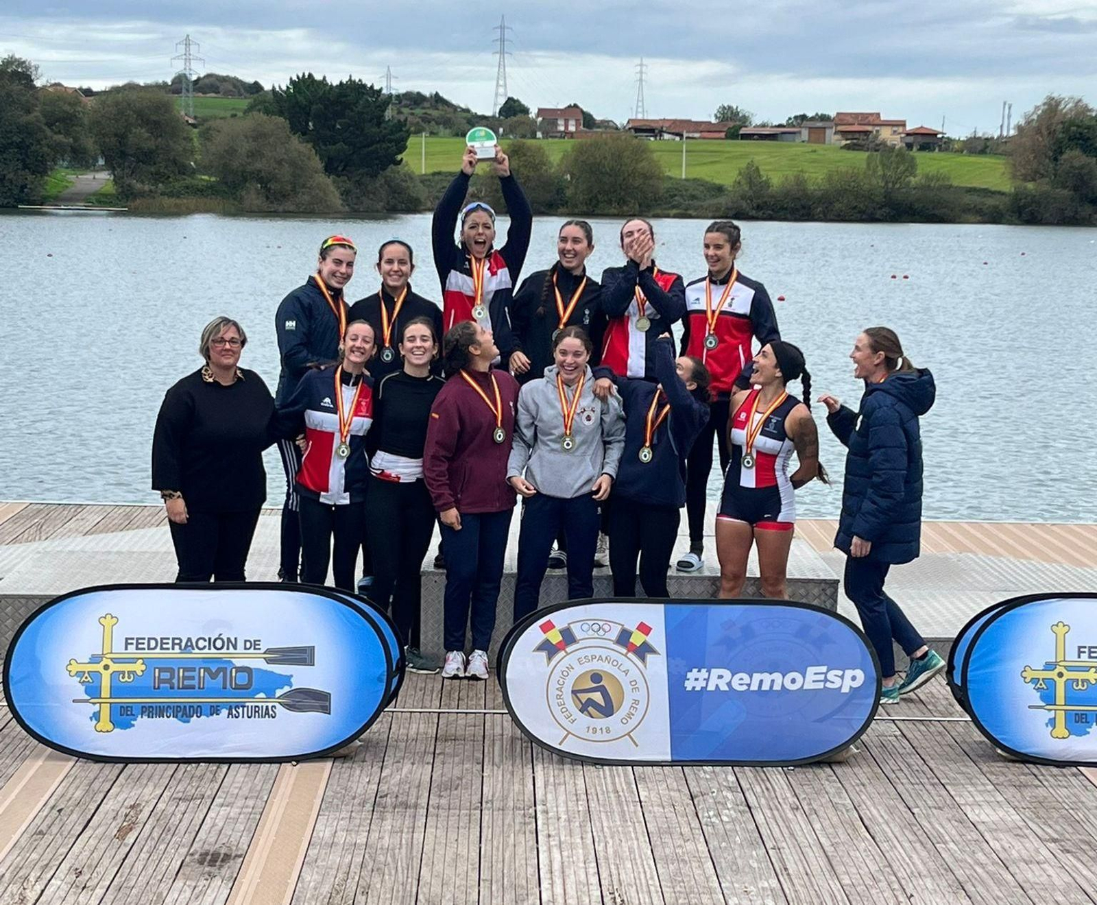 Las remeras del Labradores celebran uno de los títulos.