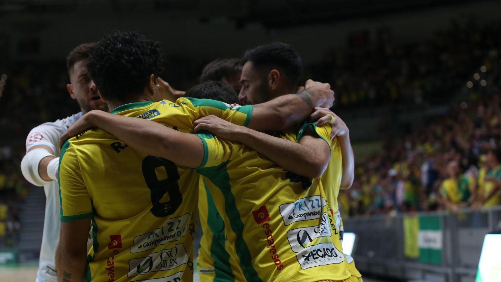 El plantel amarillo celebra uno de los tantos.