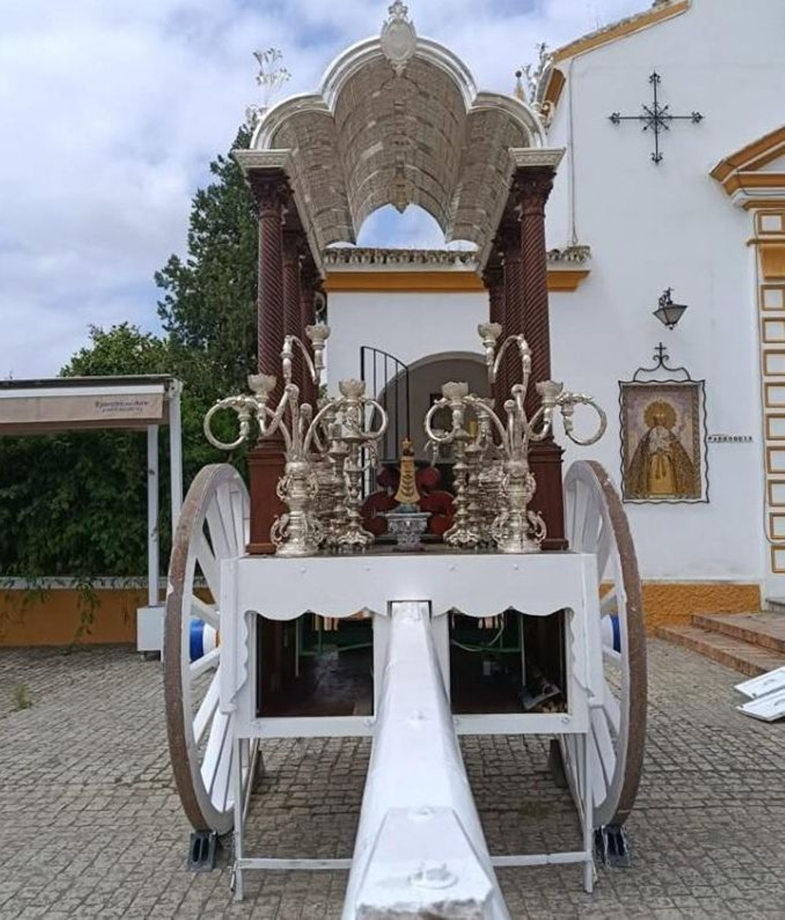 La carreta de la Castrense, ya preparada para salir de Romería