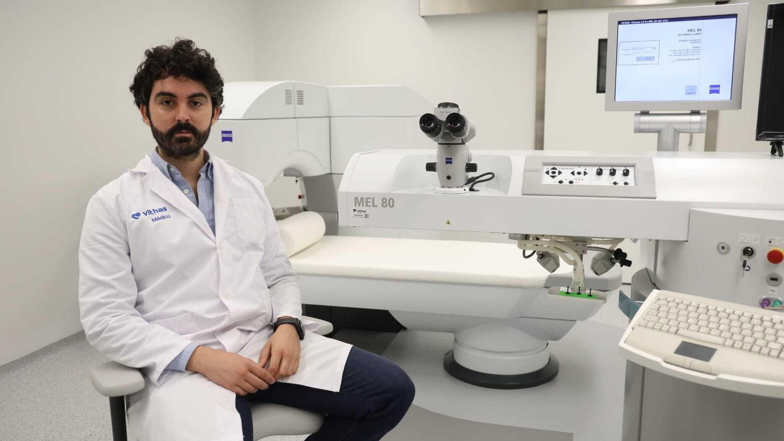 El Dr. Carlos Rocha de Lossada es uno de los oftalmólogos con más presente y futuro de nuestro país.