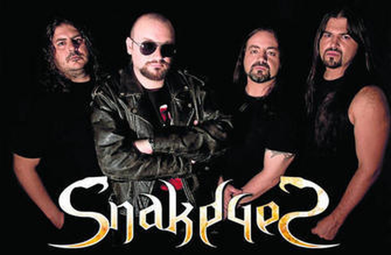 Una imagen promocional de la banda de heavy metal 'SnakeyeS'.
