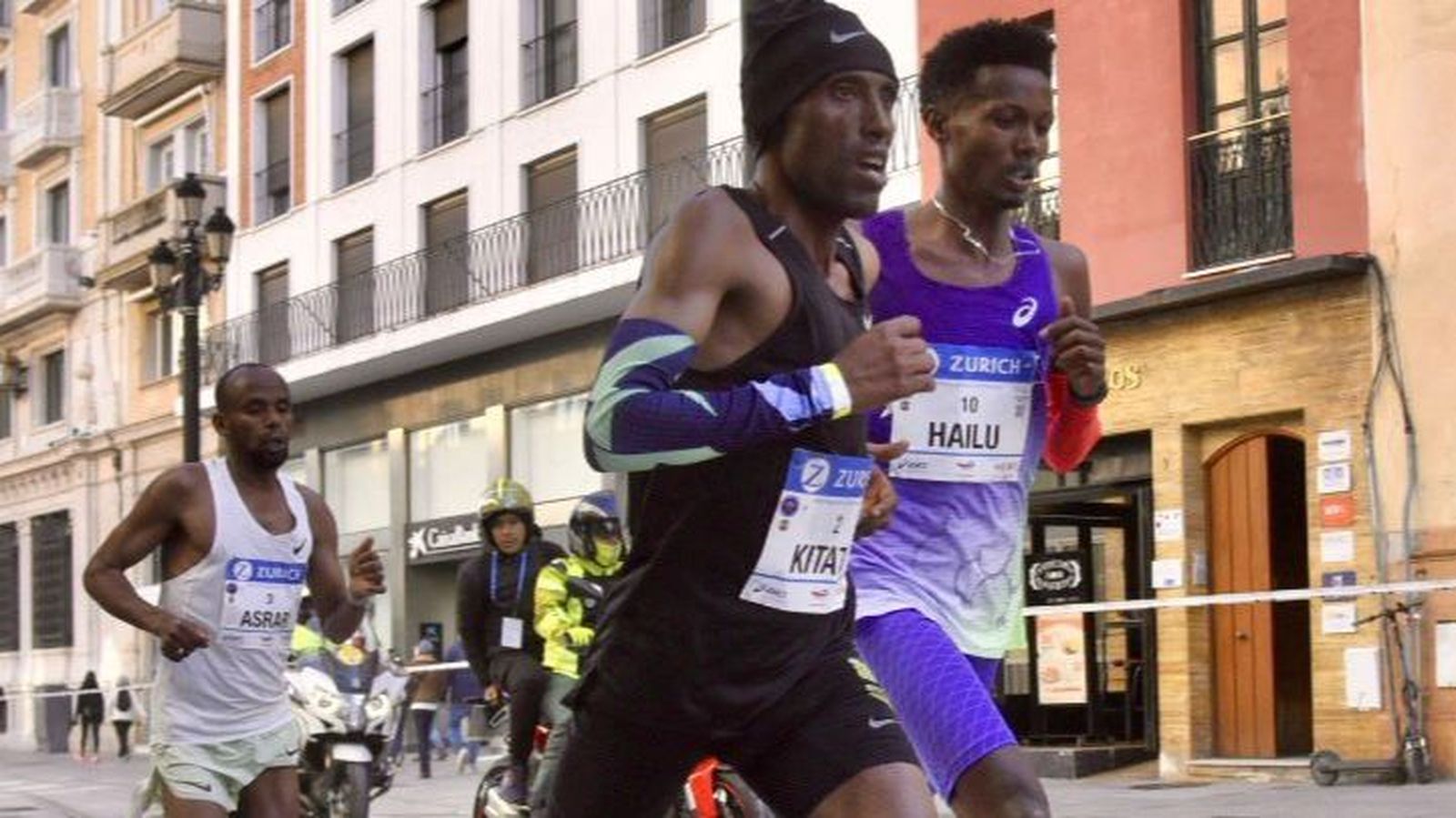 Kitata, en cabeza con Hailu y Asrar por detrás.