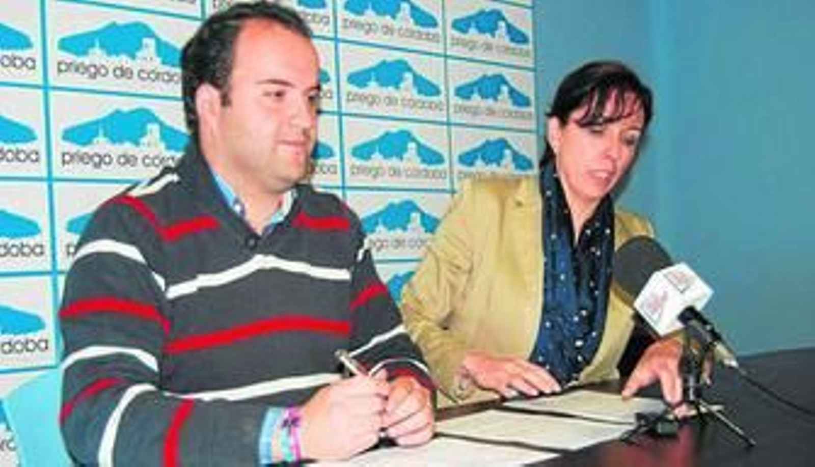 Juan Ramón Valdivia y María Luisa Ceballos, ayer en la rueda de prensa.