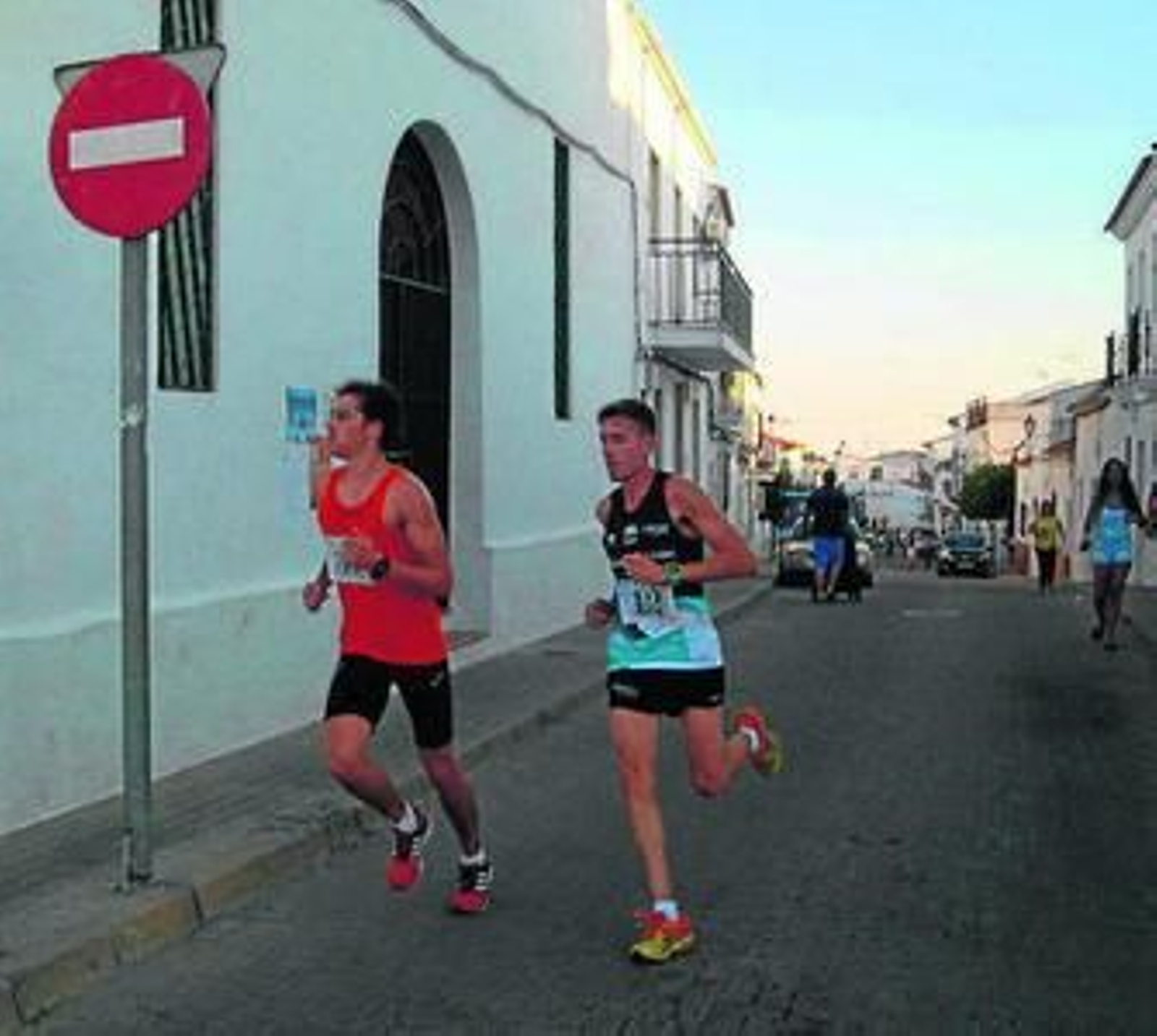 Sergio Gómez y Manuel Martín, liderando la carrera en Villablanca.