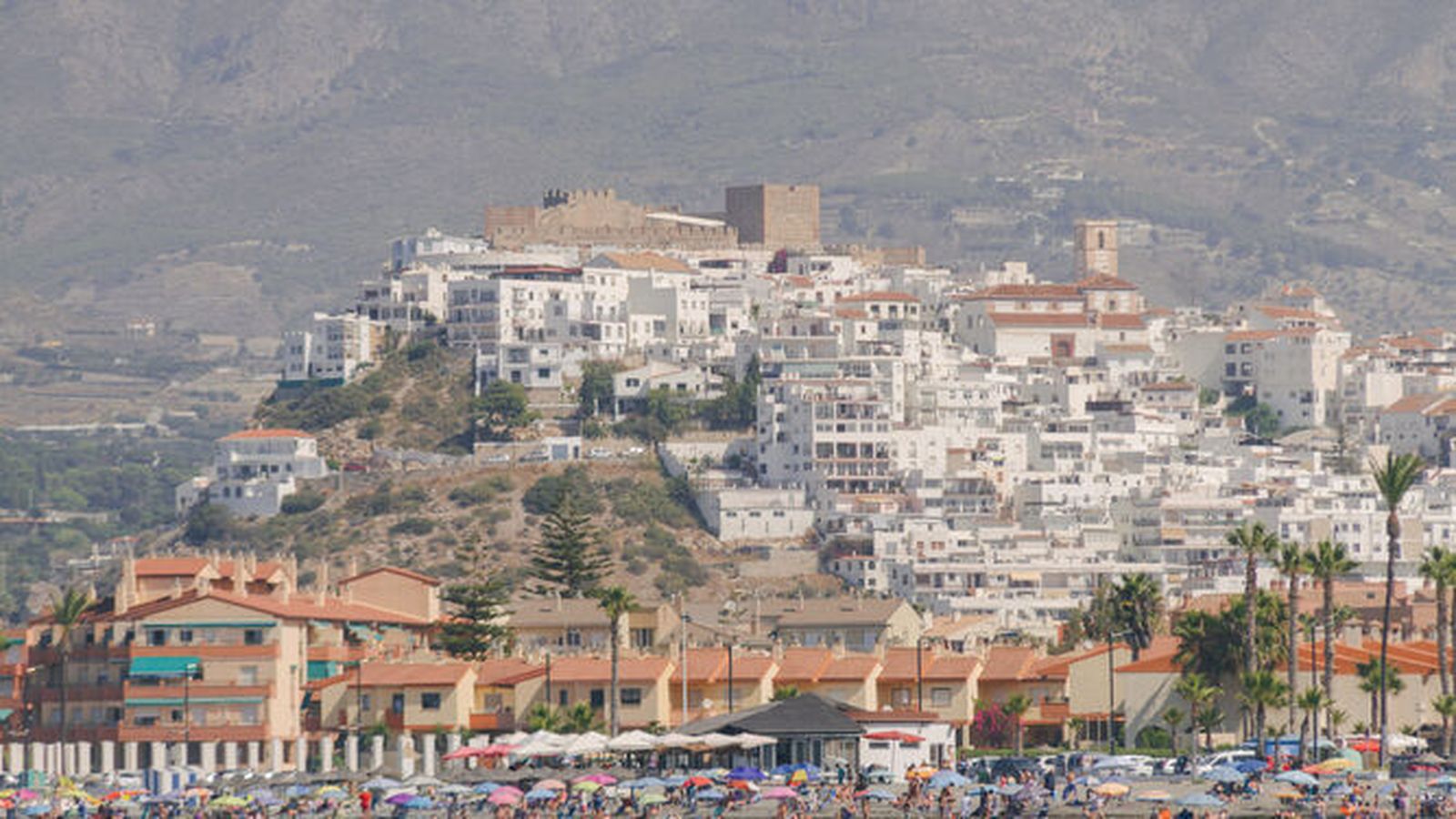 Vuelven los bandos municipales contra el Covid: El repunte en la Costa de Granada obliga a suspender actividades de Navidad en Salobreña