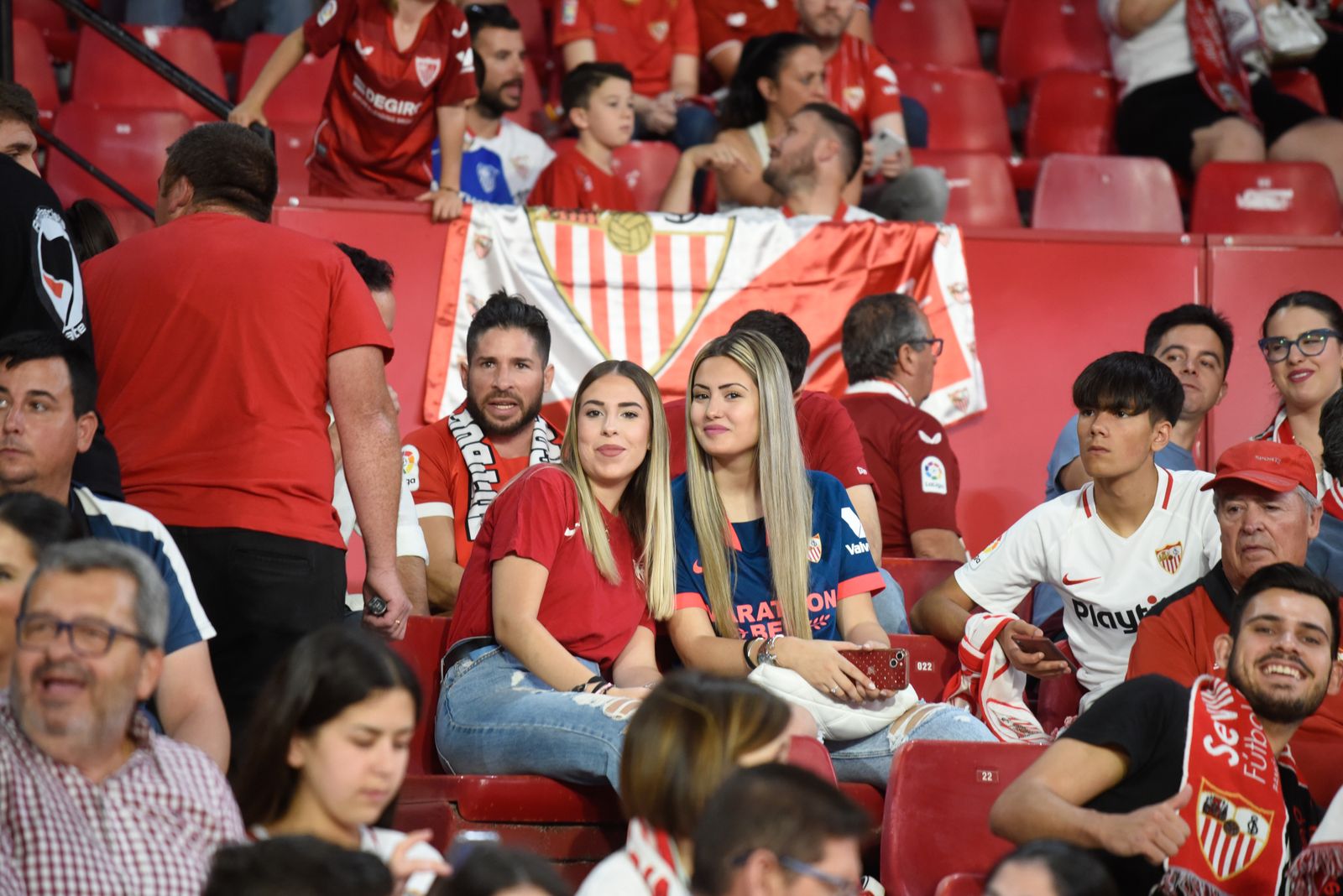 Búscate en la celebración del Sevilla, en el Sánchez-Pizjuán