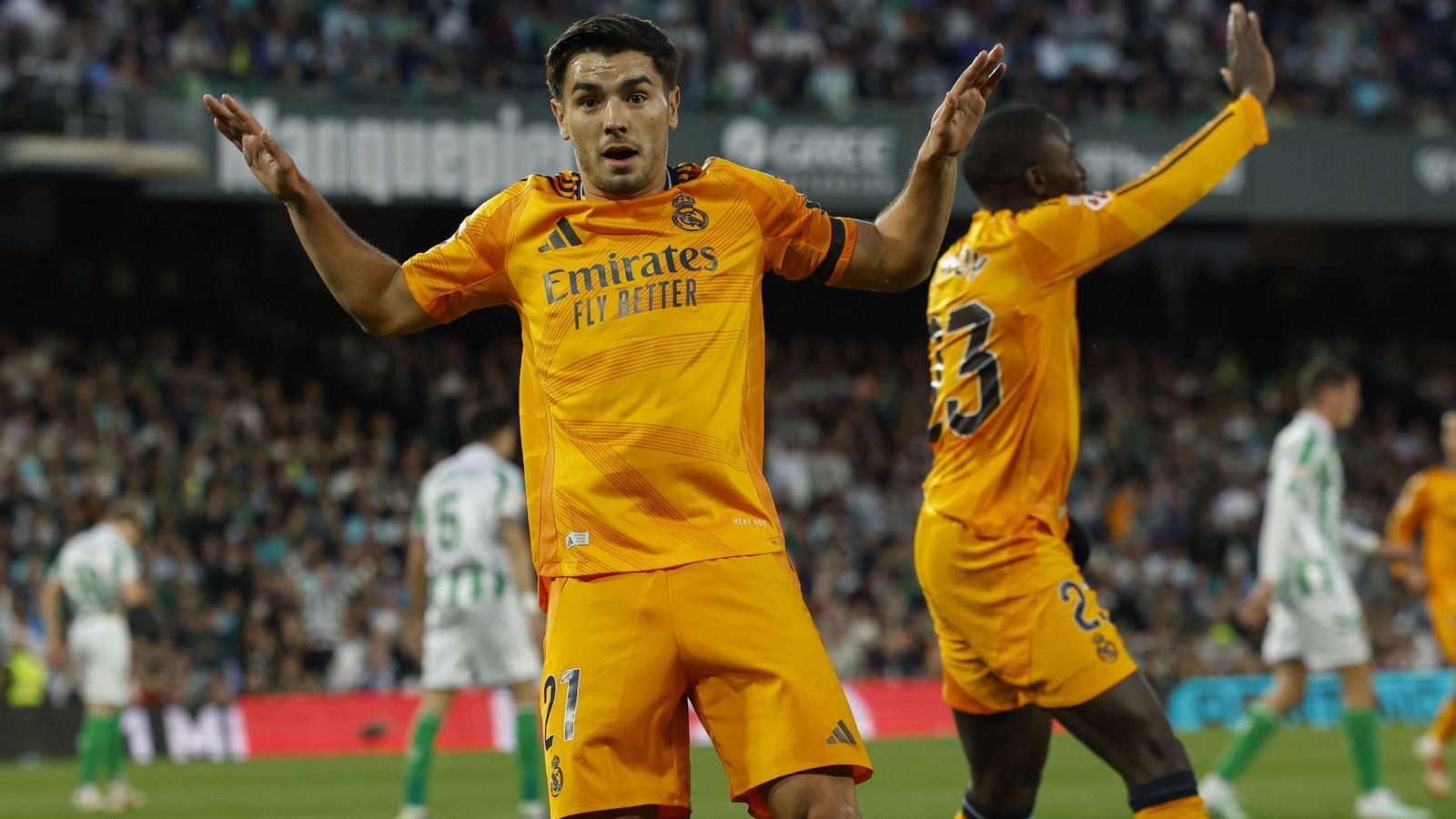 Recital de Isco para ganar a Brahim en el Betis-Madrid con dos goles malagueños