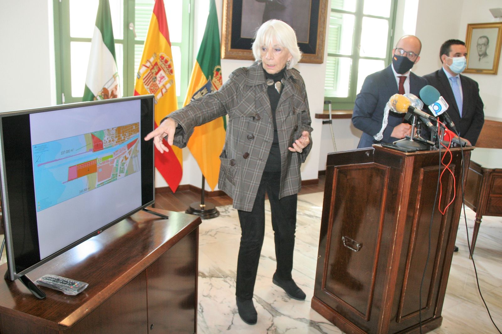 Teófila Martínez, durante una explicación ante los medios, ya como presidenta de la APBC