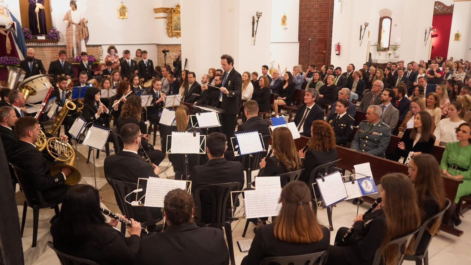 La Banda 'Ortiz de Villajos' interpretó un gran repertorio en su tradicional concierto.