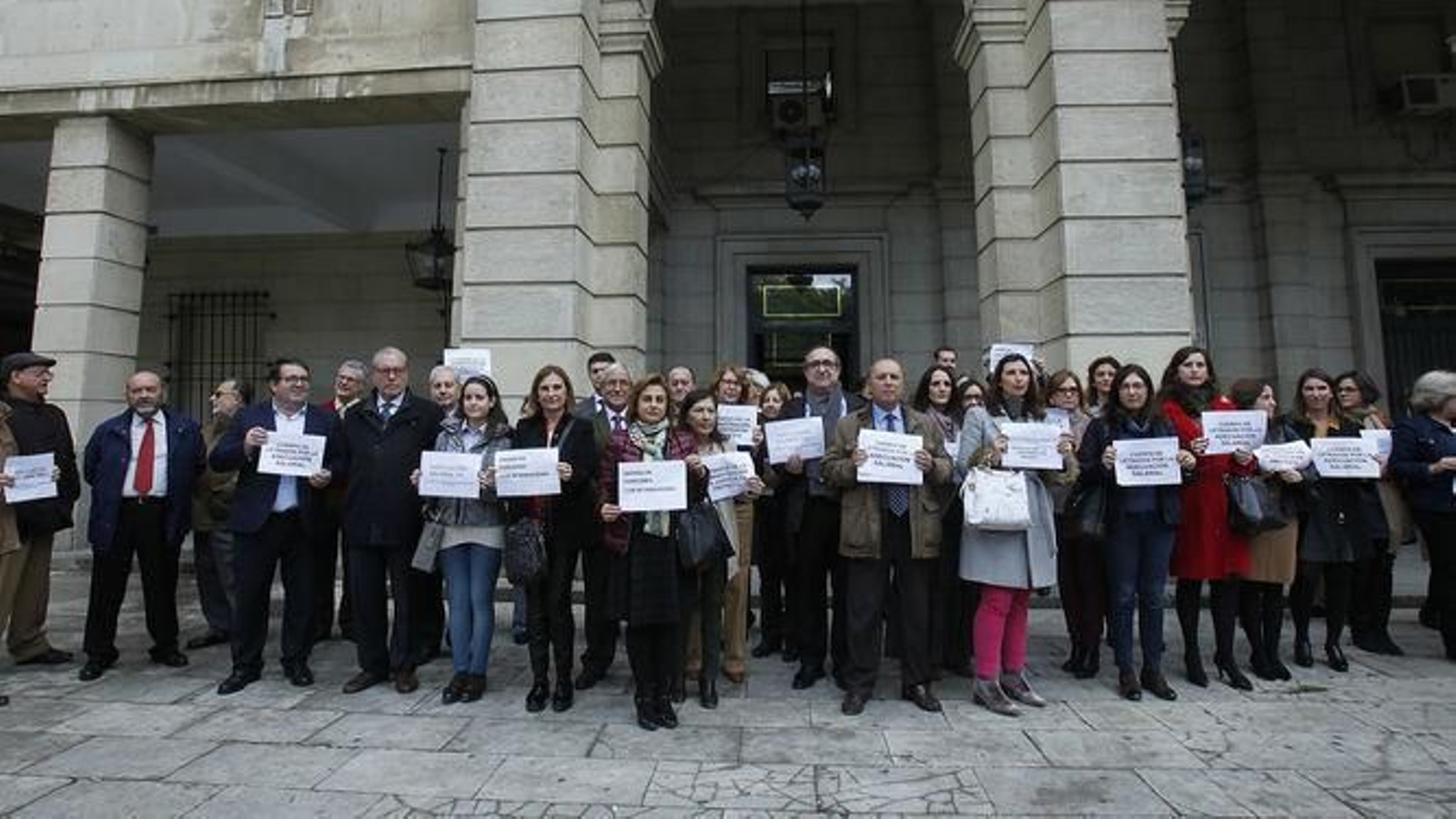 Una reciente concentración de secretarios judiciales en Sevilla