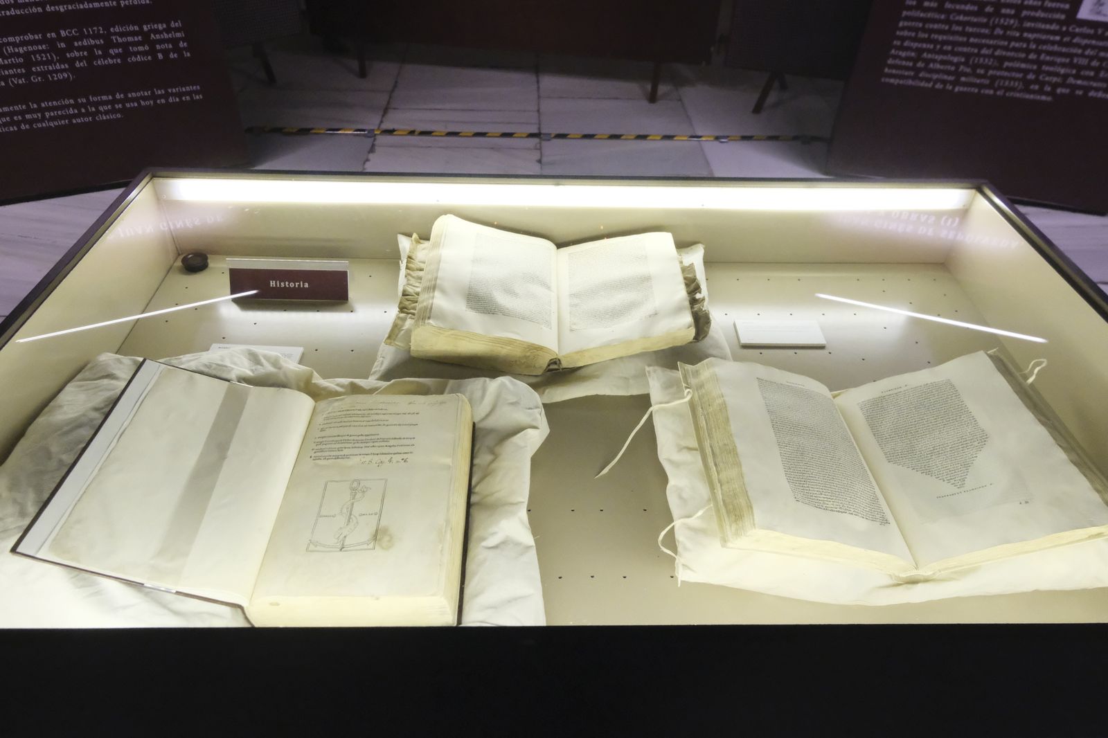 De Bizancio a Córdoba: Un recorrido en imágenes por la exposición sobre los libros griegos del siglo XVI en las bibliotecas cordobesas