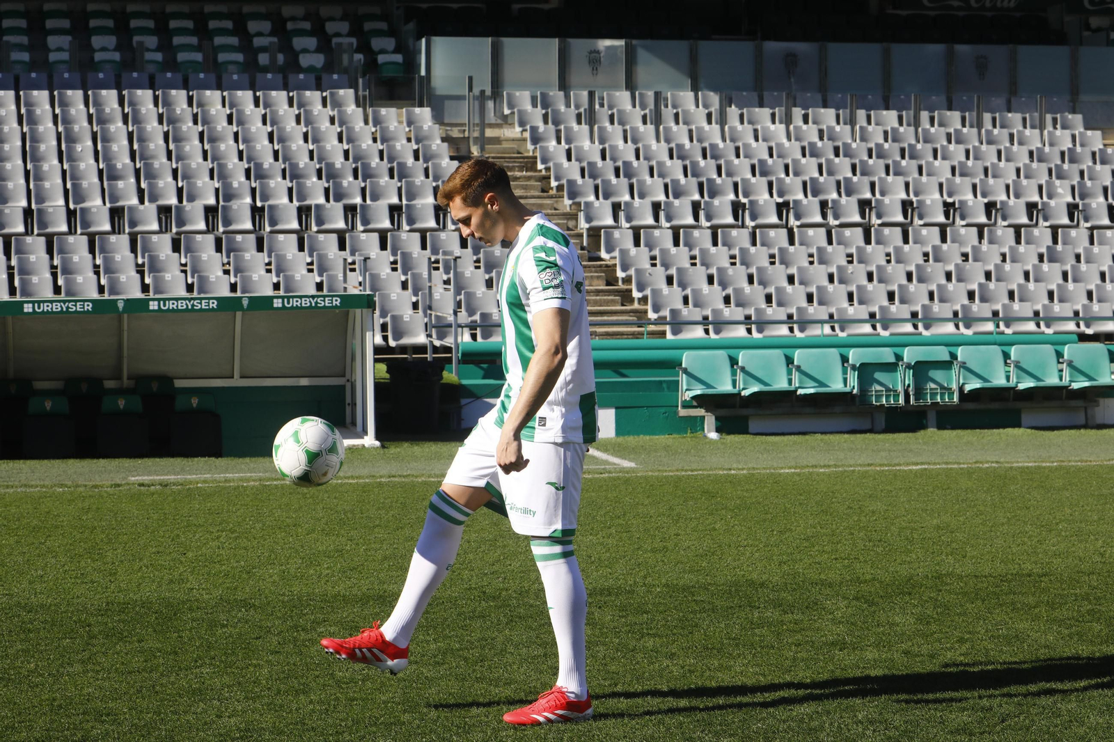 Las mejores fotos de la presentación de Del Moral como jugador del Córdoba aCF