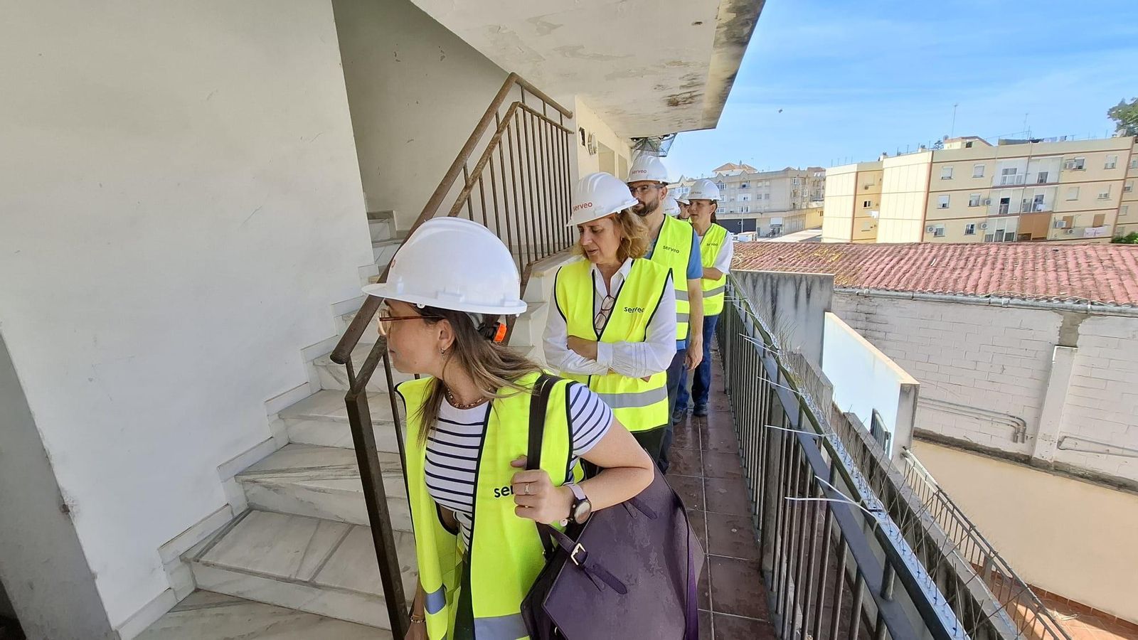 Visita a las viviendas en Cruz de la Degollada Visita a las viviendas en Cruz de la Degollada