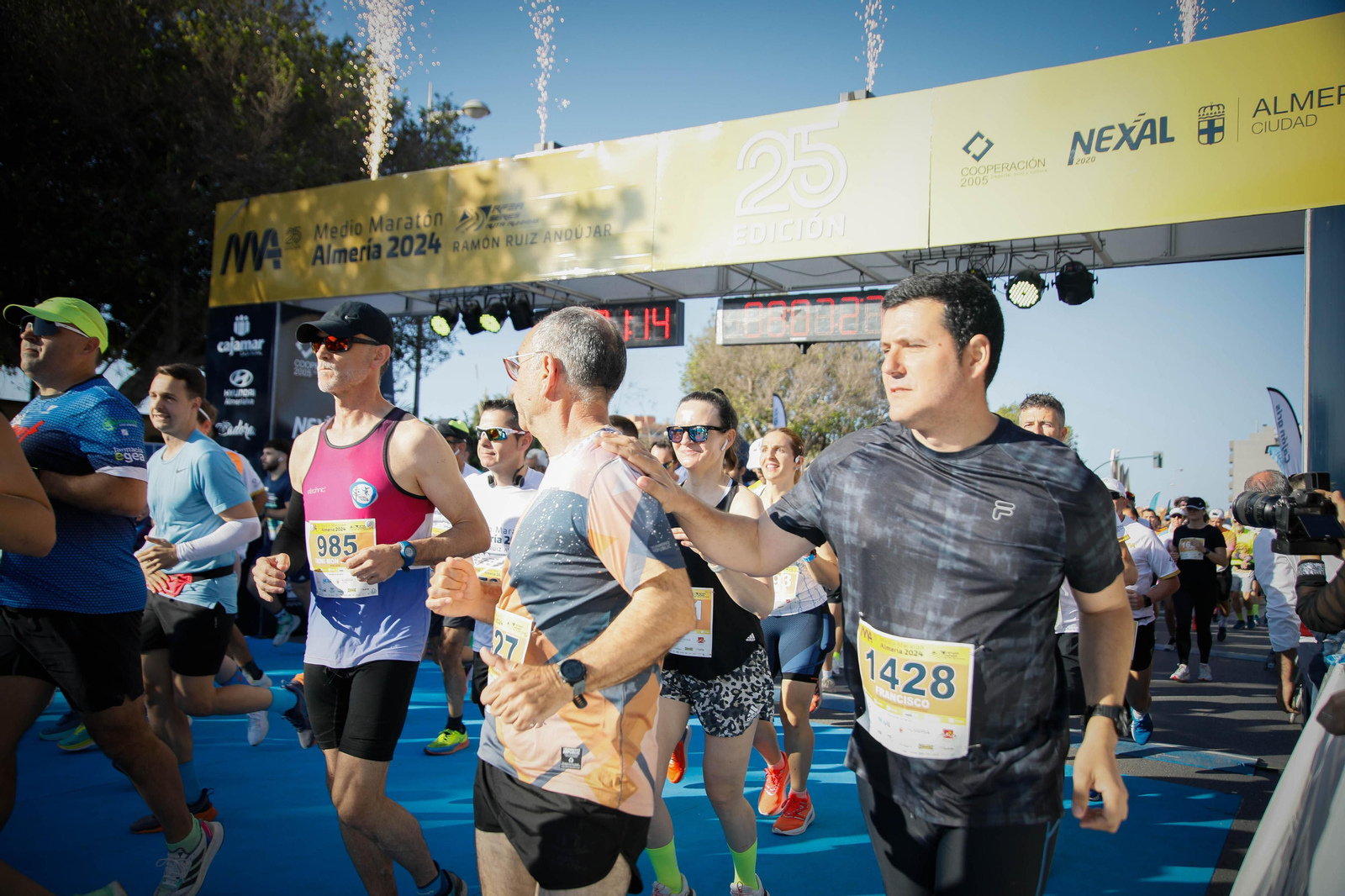 Imágenes de la salida de la Media maratón Ciudad de Almería