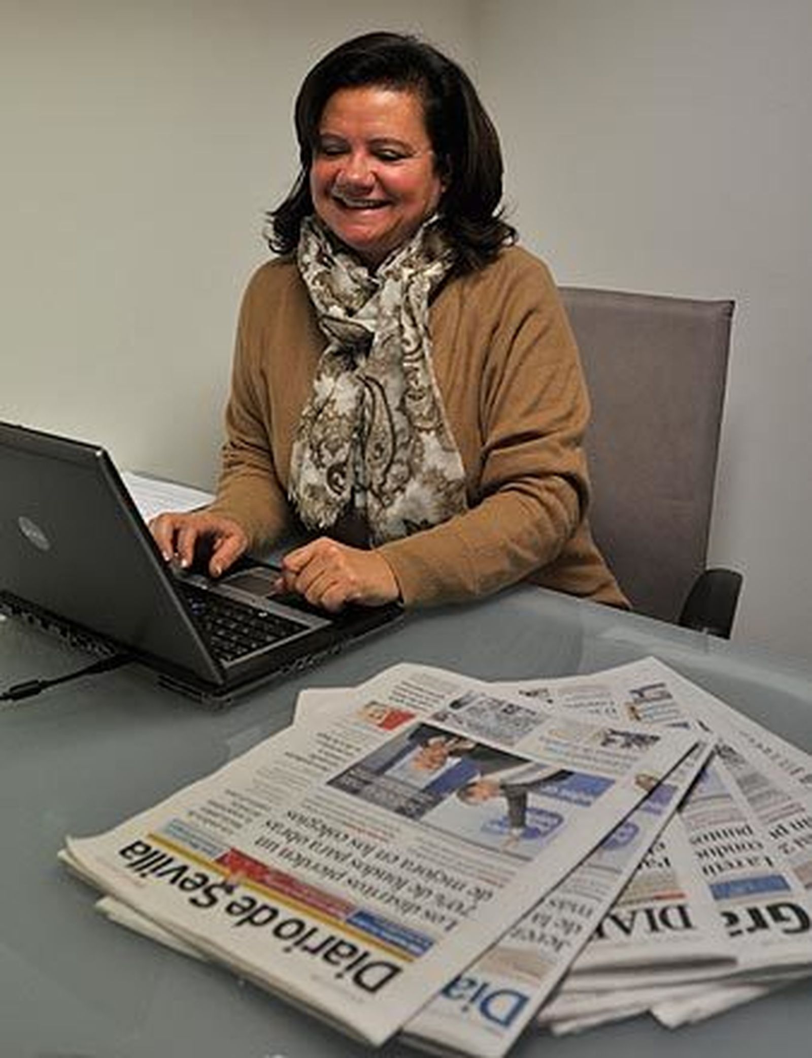 Pilar Vera: "Vuelven el talle alto y los trajes con muchos volantes"