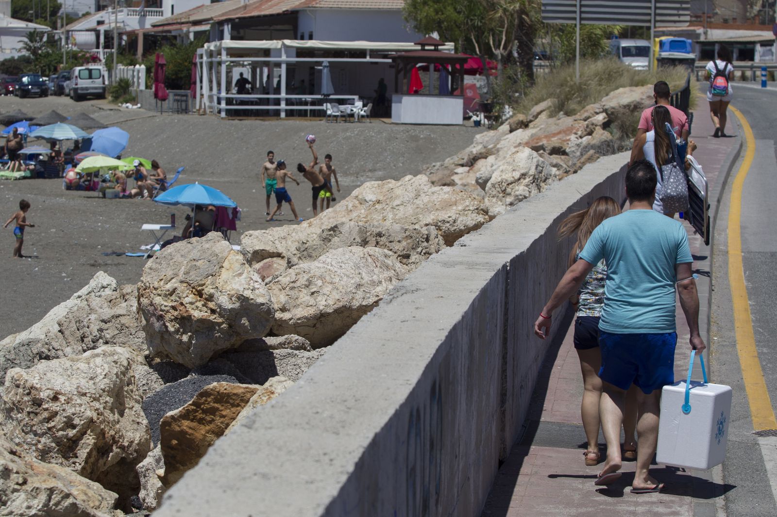 Lleno absoluto este domingo en las playas malagueñas, en fotos