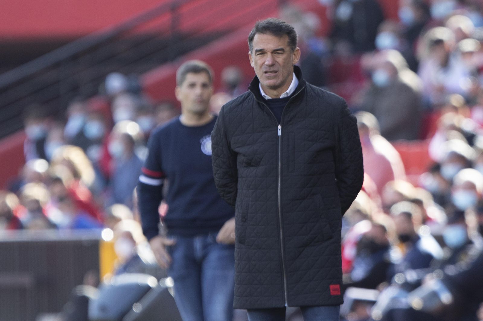 Luis García Plaza, con Robert Moreno al fondo, durante el partido