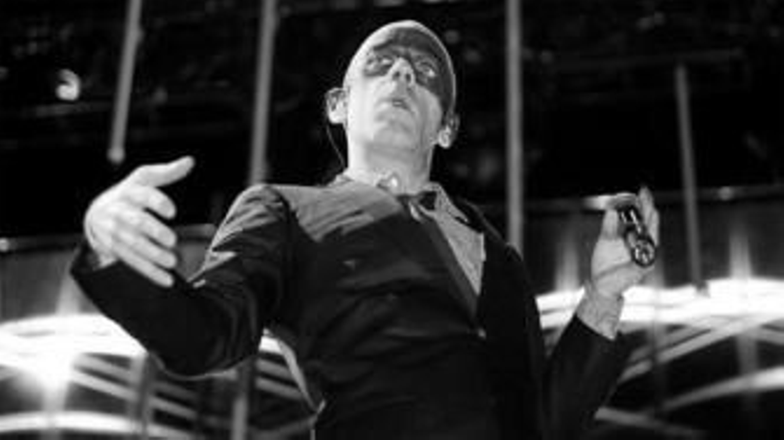 Michael Stipe, líder del grupo REM, una de las bandas que sacarán un nuevo disco este año.