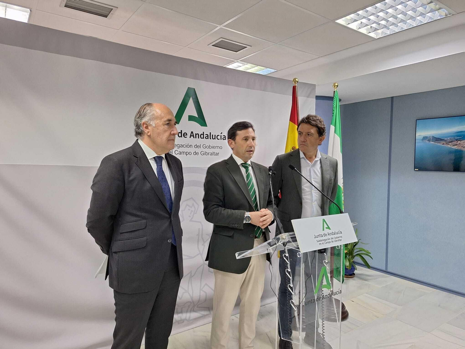 Landaluce, Rodríguez Ros y Sánchez, en la presentación del programa T-Acompañamos.