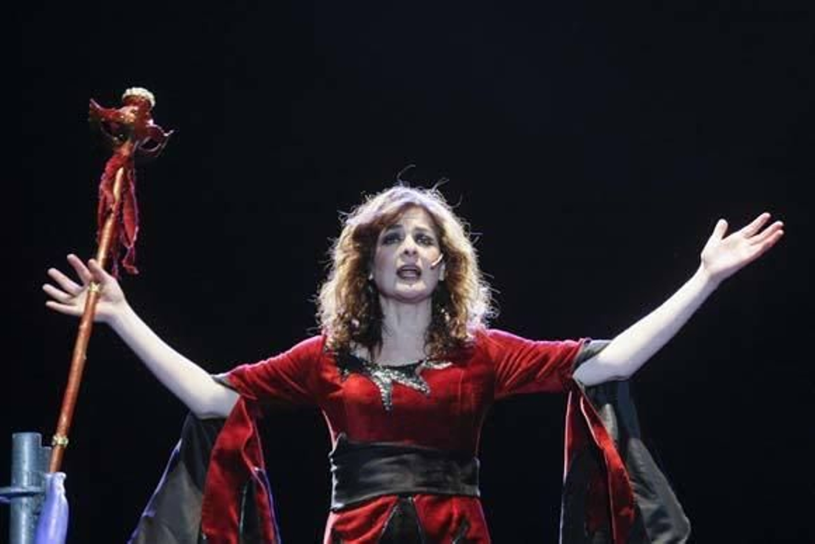 El arte callejero arropa a la 'Diosa Moma' en su pregón