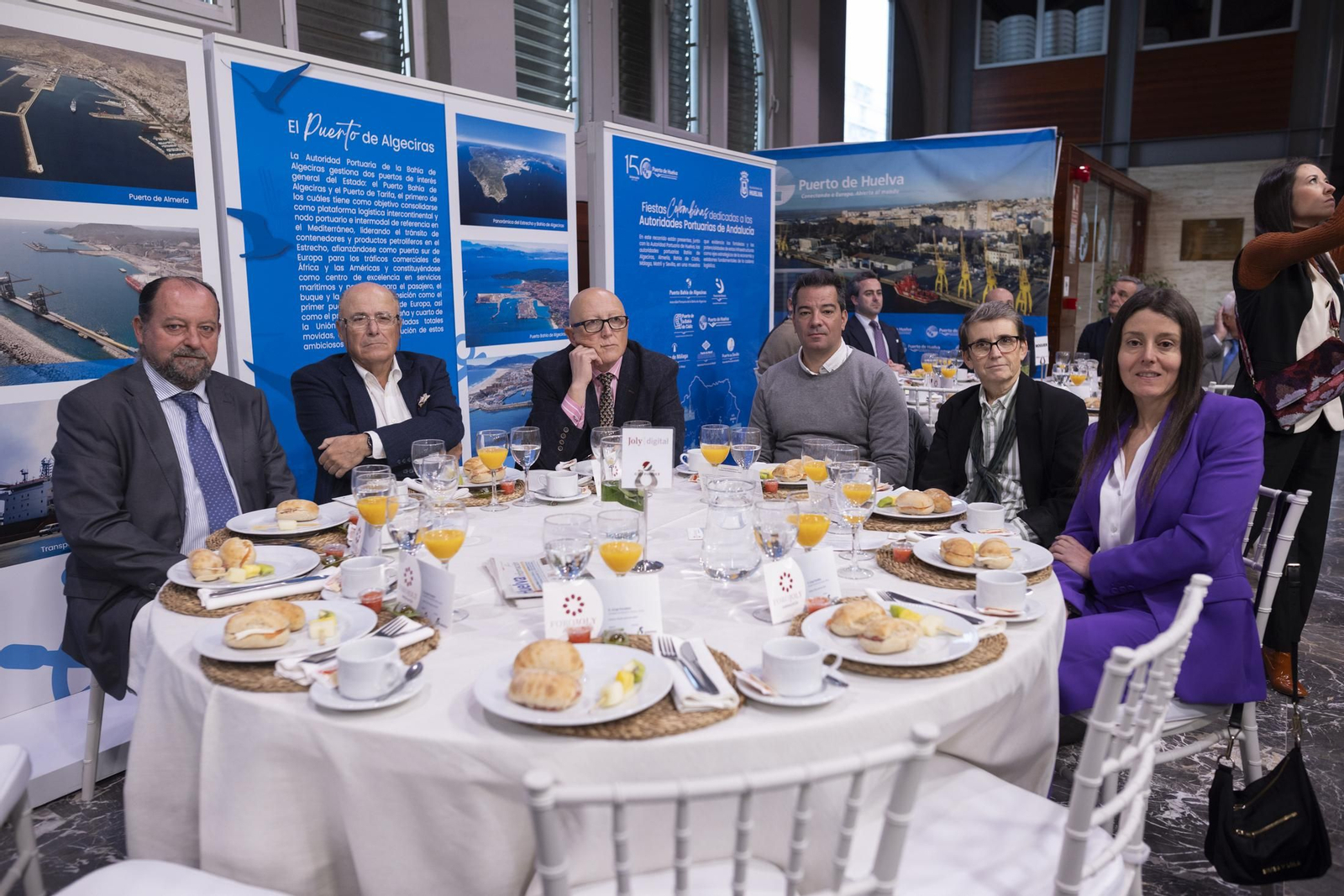 Imágenes del desayuno-coloquio con Jorge Paradela en el Foro Joly Andalucía celebrado en Huelva