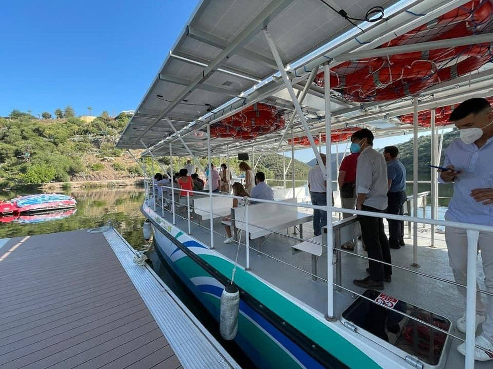 El primer viaje en barco por el Bembézar, en imágenes