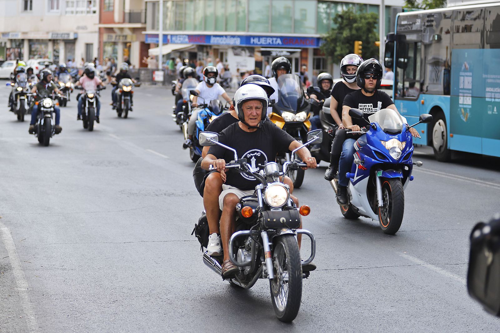 Las motos del club Descubridores toman las calles de Huelva