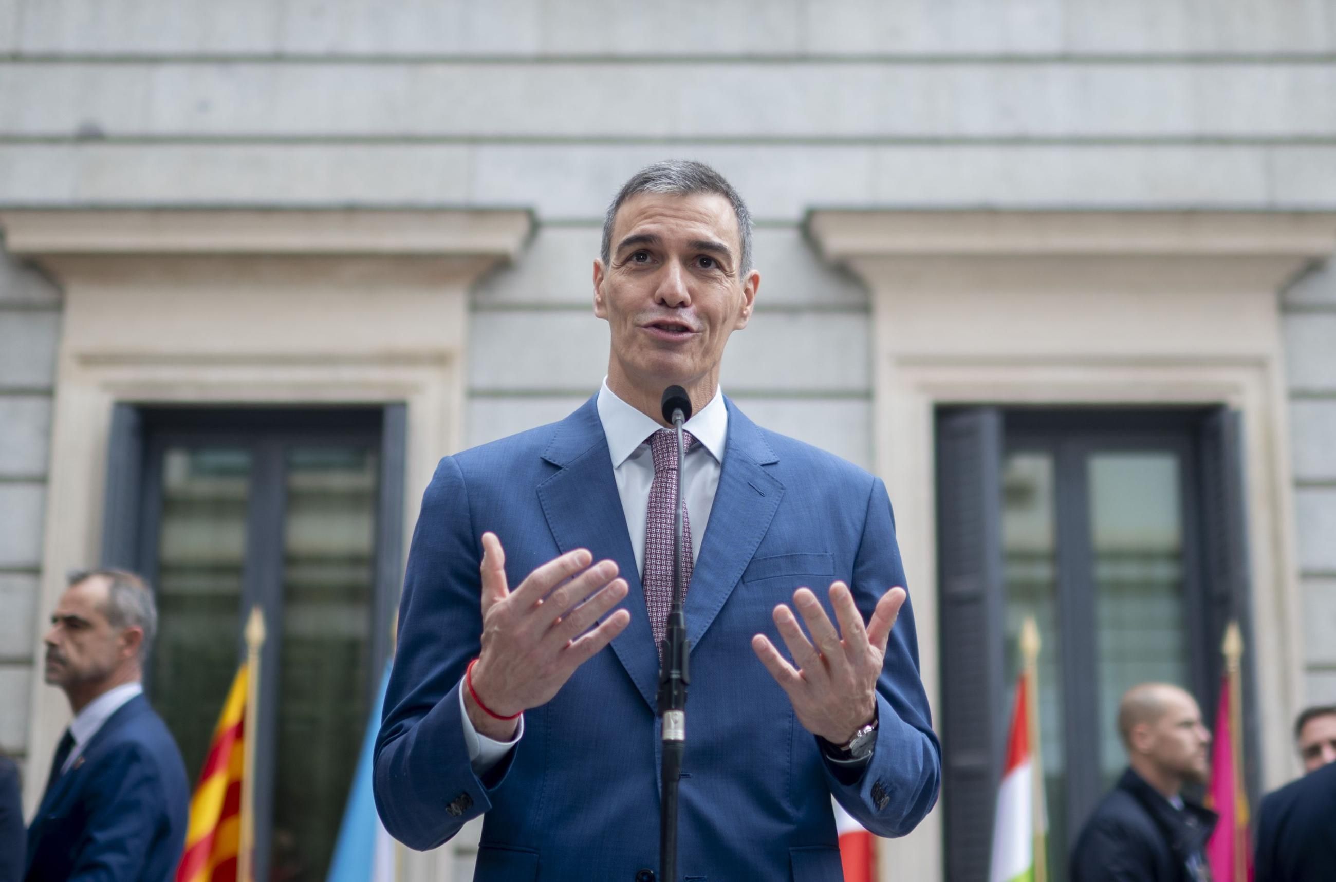 Санчес признает ошибку в обращении к жертвам домогательств