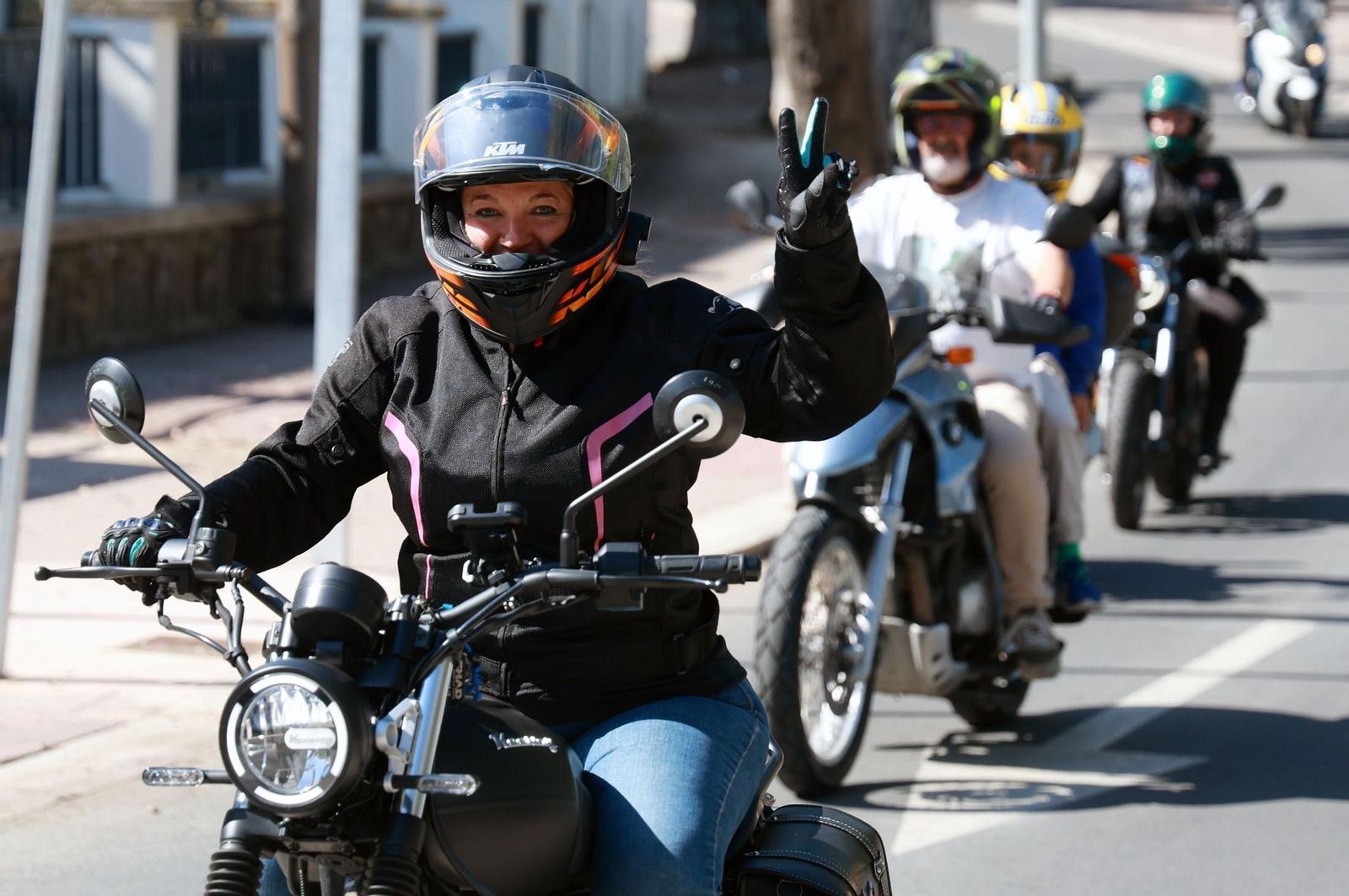 Imágenes de la VI Ruta Solidaria en moto a favor de Cruz Roja