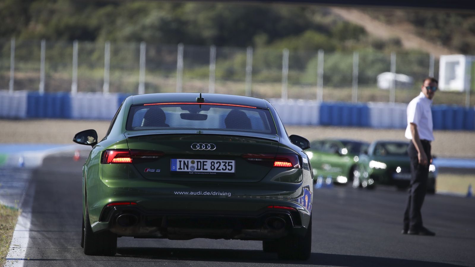Un momento del curso para pruebas de frenada, aceleración y esquiva.