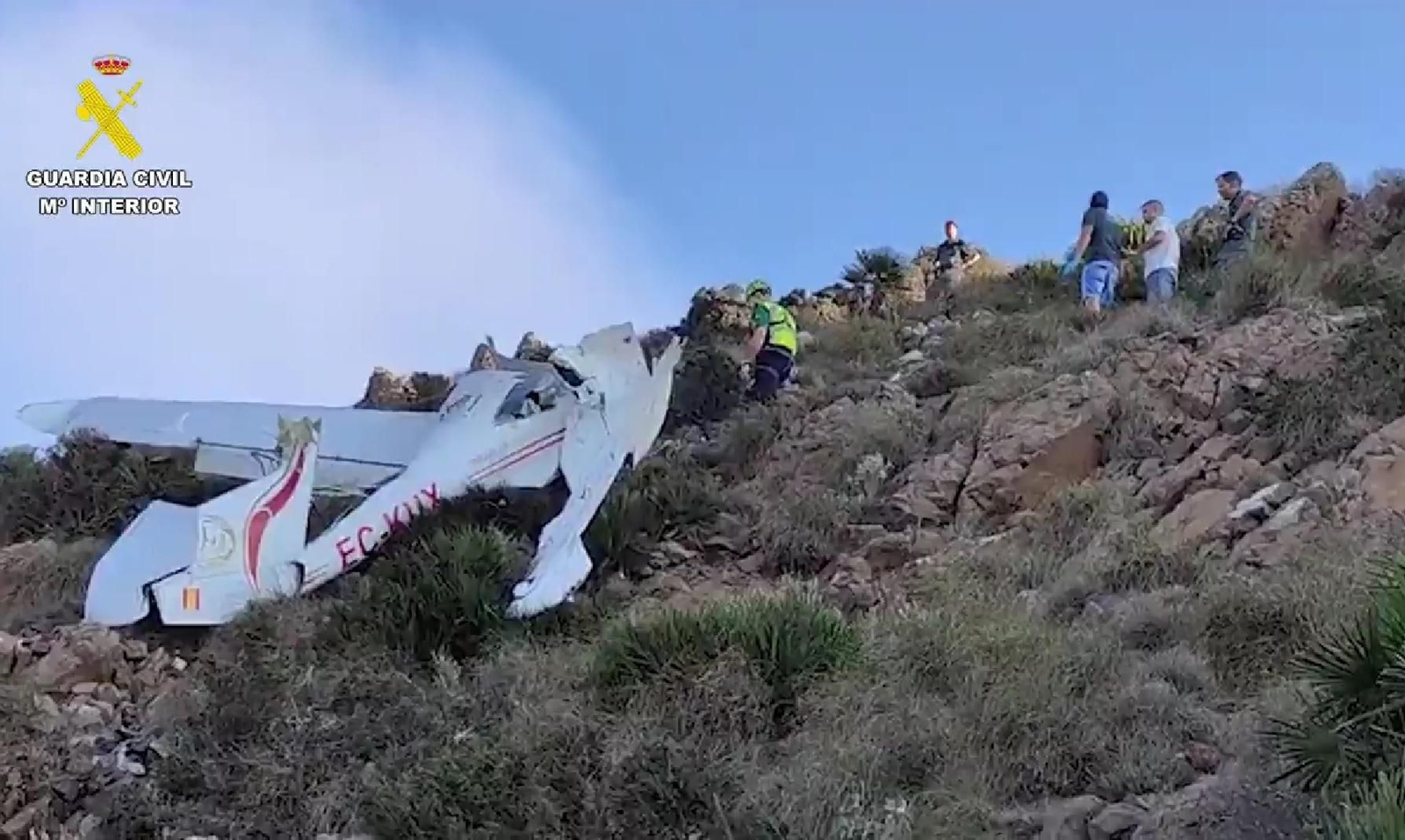 Rescate de la avioneta accidentada con dos personas muertas. Rescate de la avioneta accidentada con dos personas muertas.